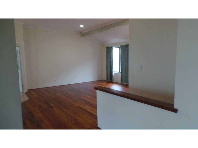 24 Daydream Plaza, Halls Head WA 6210