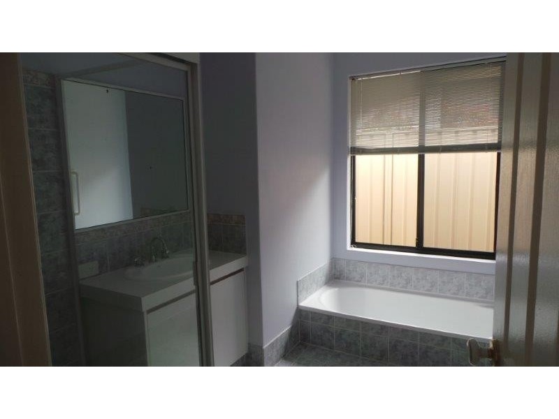 24 Daydream Plaza, Halls Head WA 6210