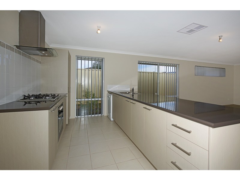 33 Kerkeri Heights, Lakelands WA 6180