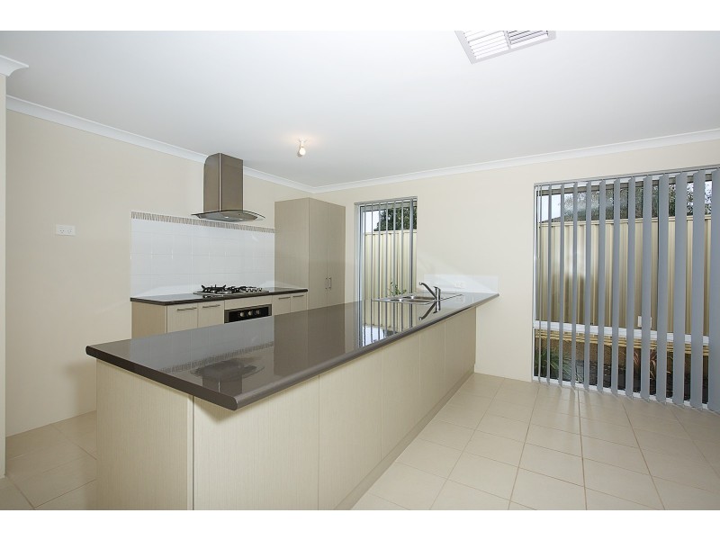 33 Kerkeri Heights, Lakelands WA 6180