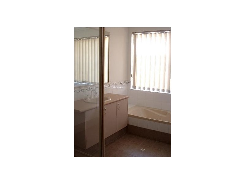 6 Sandbridge Way, Meadow Springs WA 6210