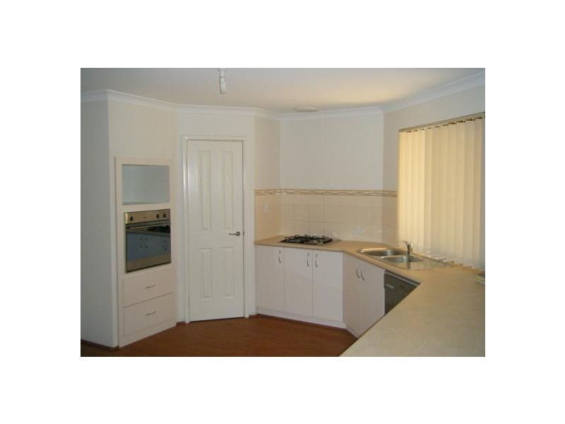 6 Sandbridge Way, Meadow Springs WA 6210