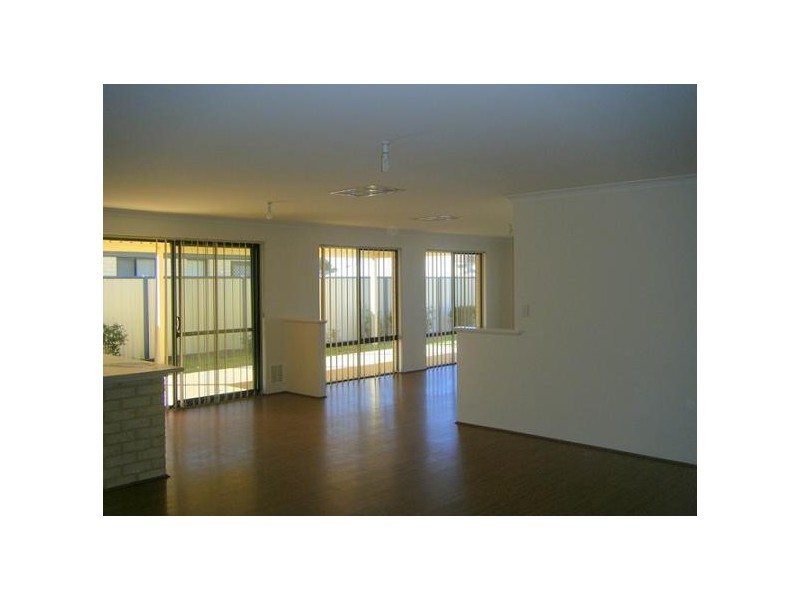 6 Sandbridge Way, Meadow Springs WA 6210