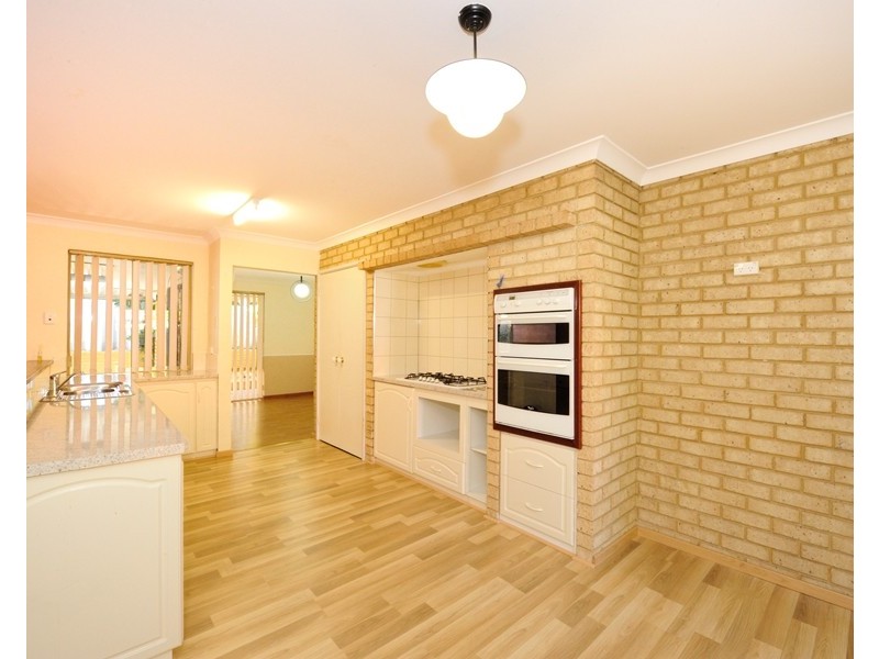 83 Portmarnock Circle, Halls Head WA 6210