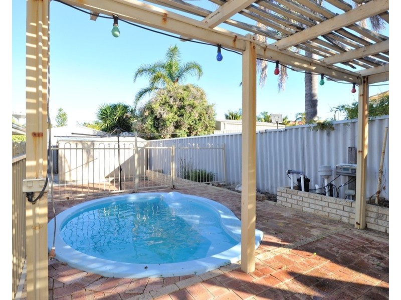 83 Portmarnock Circle, Halls Head WA 6210