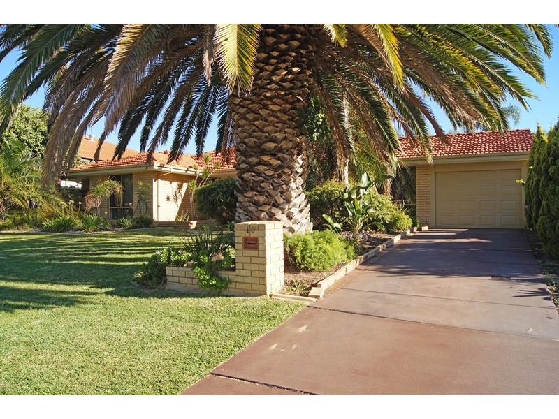 16 Oaklands Avenue, Halls Head WA 6210