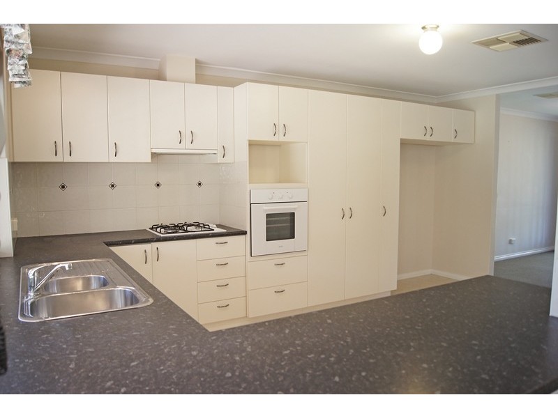 16 Oaklands Avenue, Halls Head WA 6210