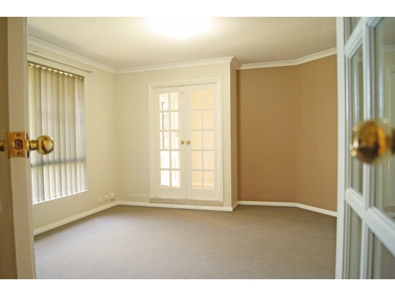 16 Oaklands Avenue, Halls Head WA 6210