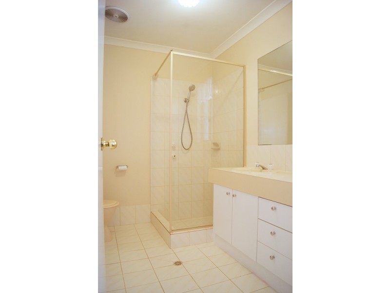 16 Oaklands Avenue, Halls Head WA 6210