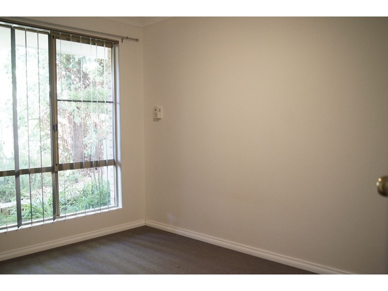 16 Oaklands Avenue, Halls Head WA 6210