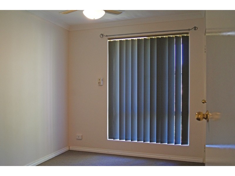 16 Oaklands Avenue, Halls Head WA 6210