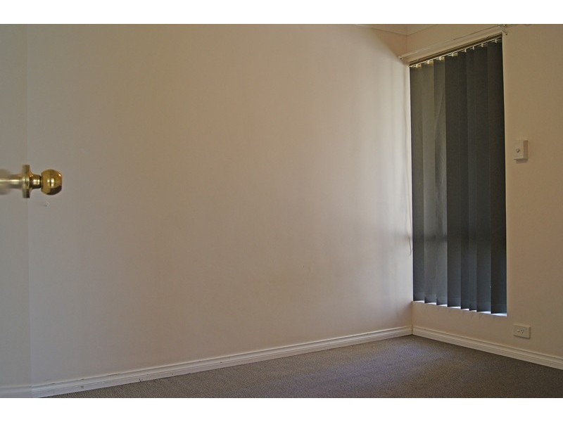 16 Oaklands Avenue, Halls Head WA 6210