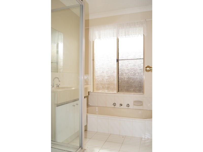 16 Oaklands Avenue, Halls Head WA 6210