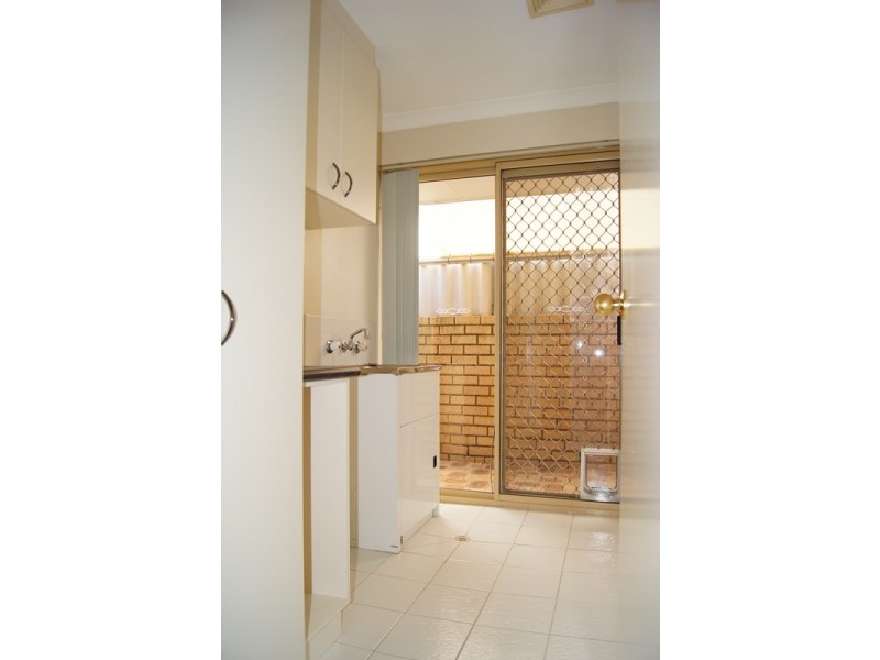 16 Oaklands Avenue, Halls Head WA 6210