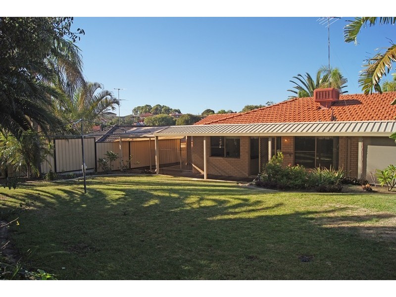 16 Oaklands Avenue, Halls Head WA 6210