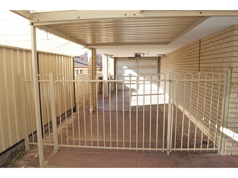 16 Oaklands Avenue, Halls Head WA 6210