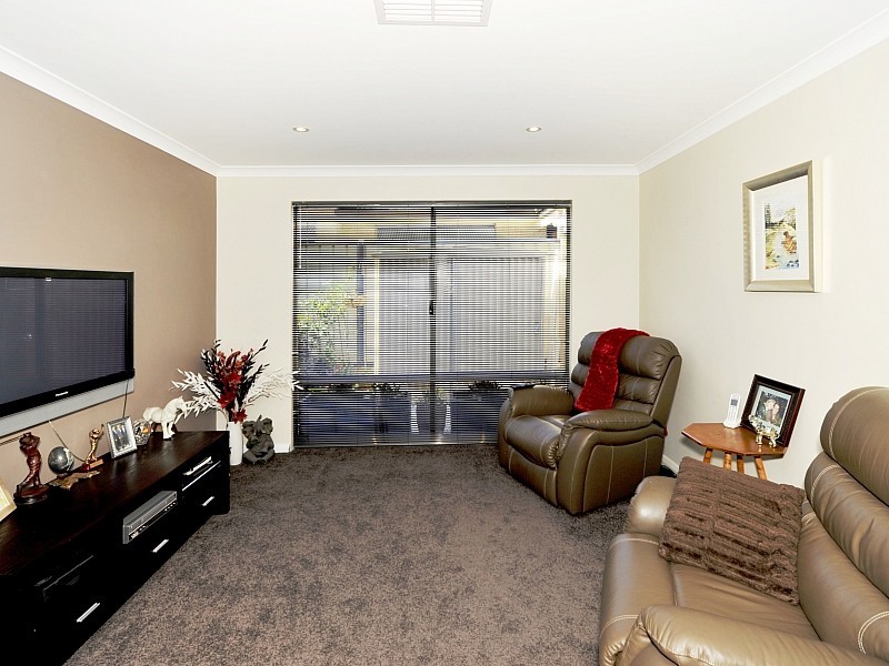 10 Spencer Lane, Meadow Springs WA 6210