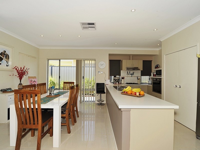 10 Spencer Lane, Meadow Springs WA 6210