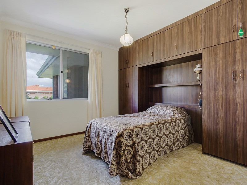 8 Kookerbrook Street, Dudley Park WA 6210