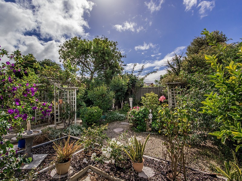 8 Kookerbrook Street, Dudley Park WA 6210