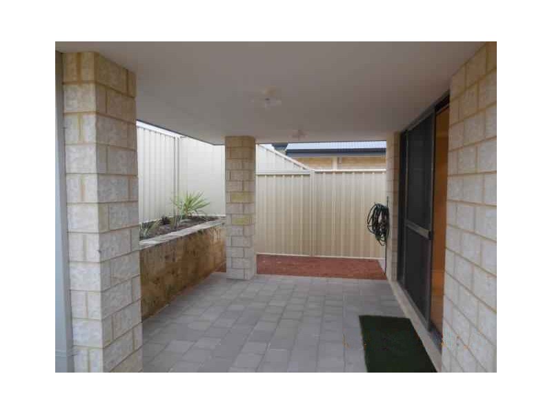 2/24 Ashwood Parkway, Lakelands WA 6180
