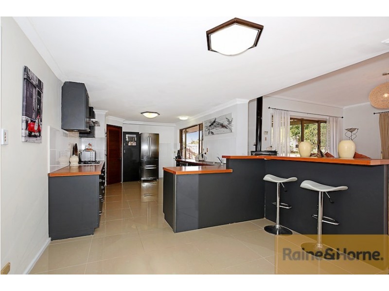 18 Melaleuca Terrace, Halls Head WA 6210