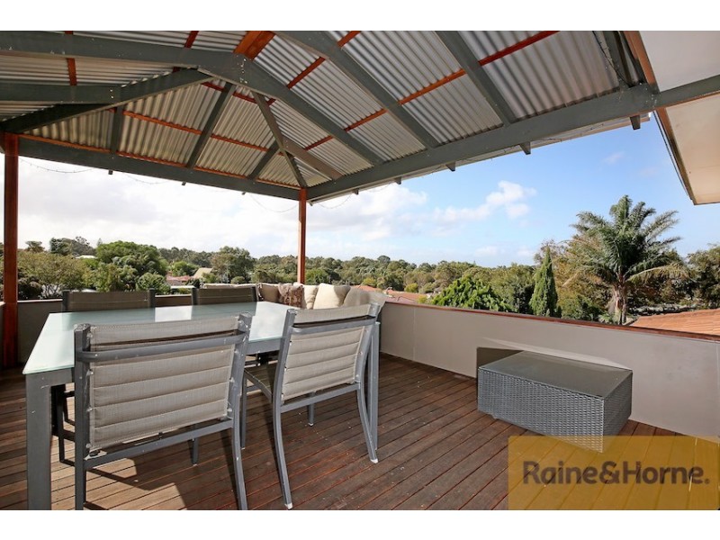 18 Melaleuca Terrace, Halls Head WA 6210