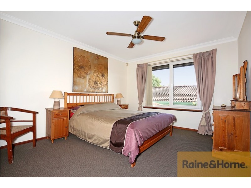 18 Melaleuca Terrace, Halls Head WA 6210