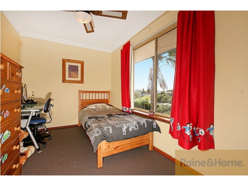 18 Melaleuca Terrace, Halls Head WA 6210