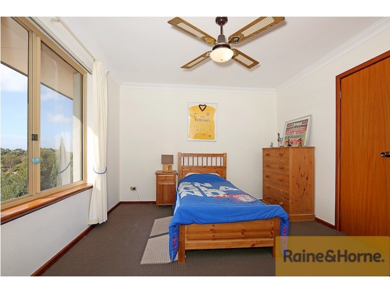 18 Melaleuca Terrace, Halls Head WA 6210