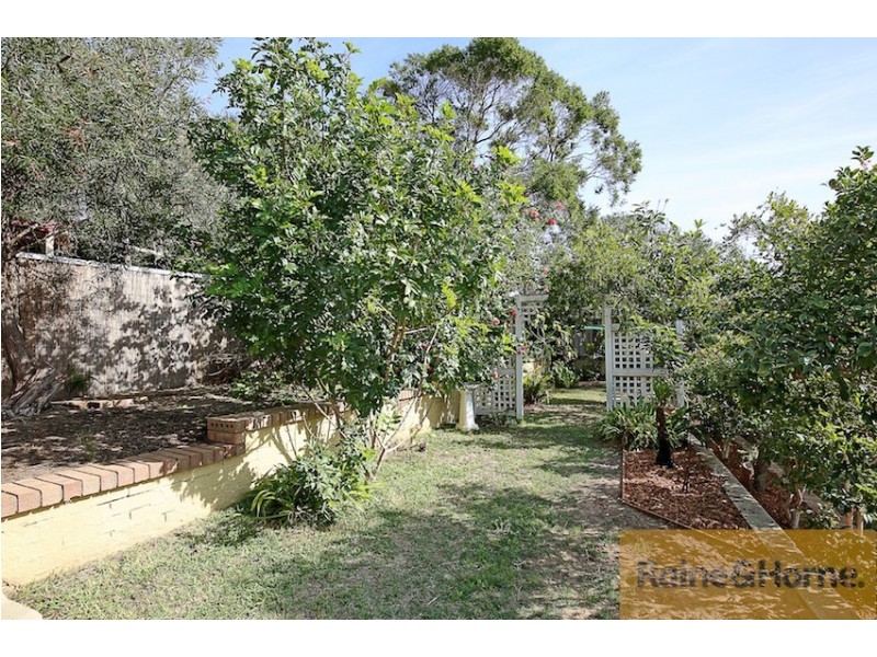 18 Melaleuca Terrace, Halls Head WA 6210