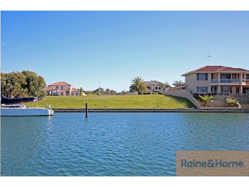 29 Cambria Island Retreat, Halls Head WA 6210