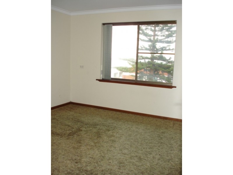 8/35A Halls Head Parade, Halls Head WA 6210