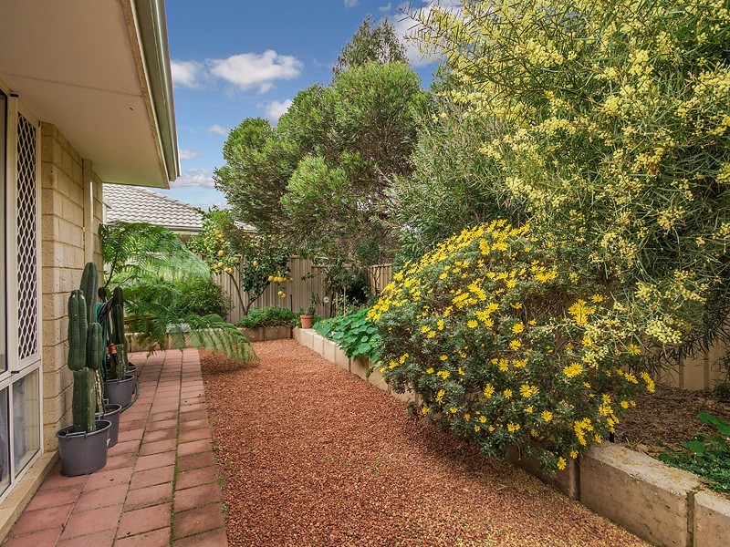16 Menna Brace, Greenfields WA 6210