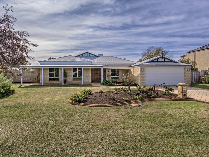 11 Midsummer Circle, Pinjarra WA 6208