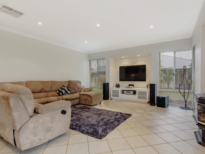 11 Midsummer Circle, Pinjarra WA 6208