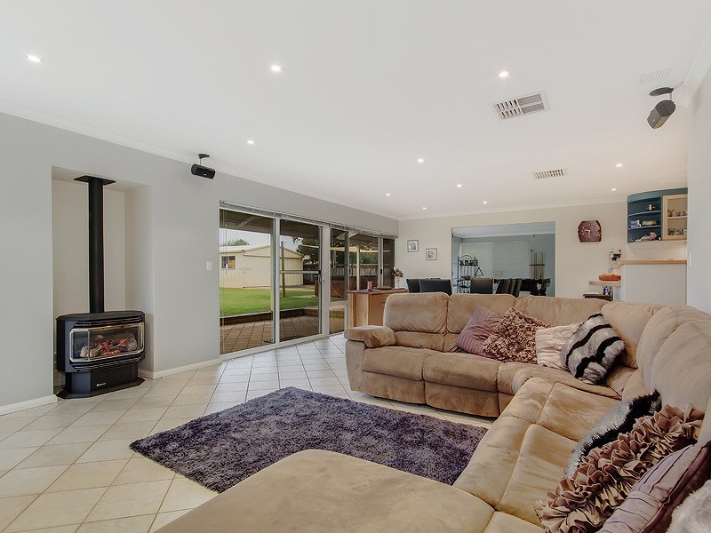 11 Midsummer Circle, Pinjarra WA 6208