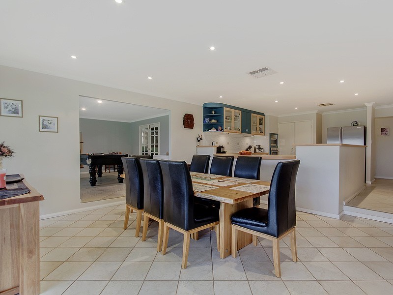 11 Midsummer Circle, Pinjarra WA 6208