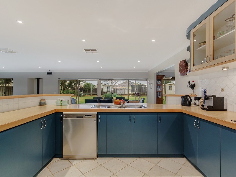11 Midsummer Circle, Pinjarra WA 6208
