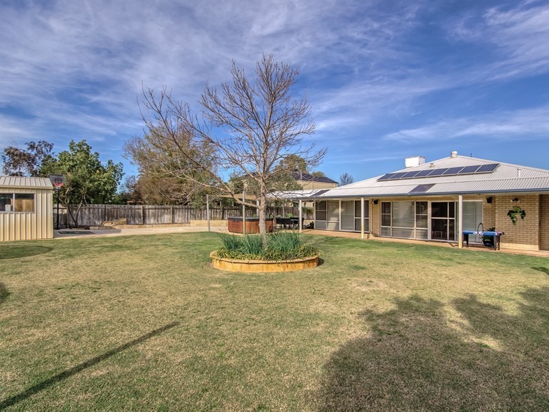 11 Midsummer Circle, Pinjarra WA 6208