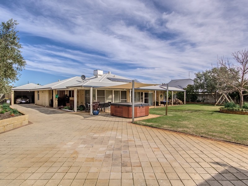 11 Midsummer Circle, Pinjarra WA 6208