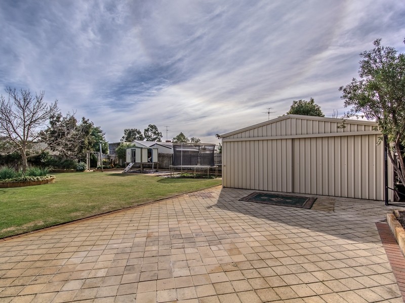 11 Midsummer Circle, Pinjarra WA 6208