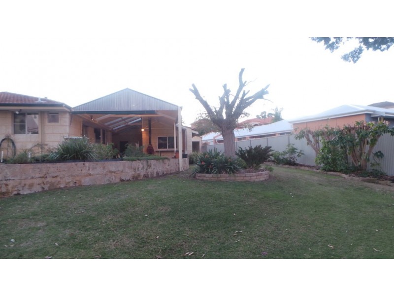 11 Carina Circle, Halls Head WA 6210