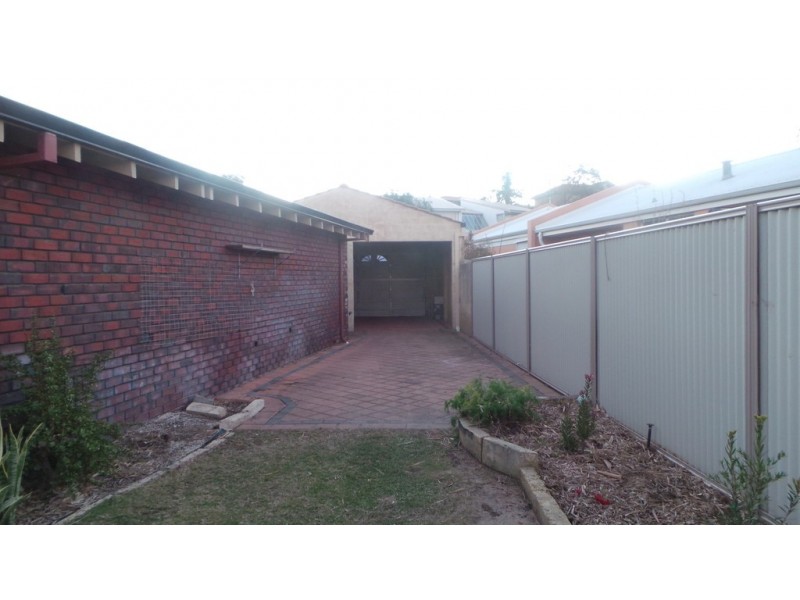 11 Carina Circle, Halls Head WA 6210