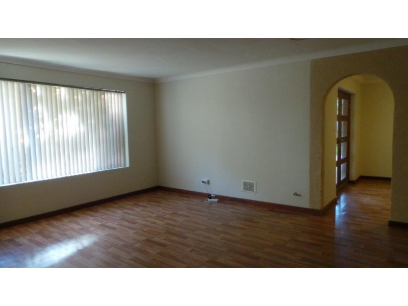 19 Lindley Rd, Halls Head WA 6210