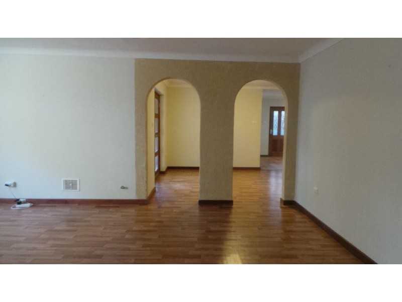 19 Lindley Rd, Halls Head WA 6210