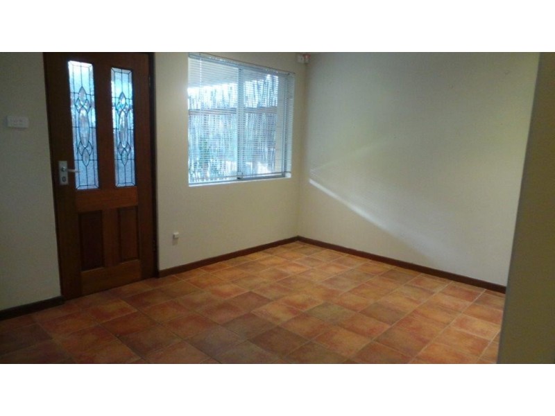 19 Lindley Rd, Halls Head WA 6210