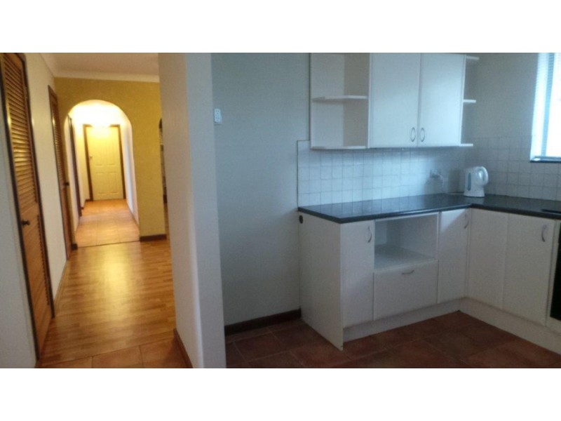 19 Lindley Rd, Halls Head WA 6210