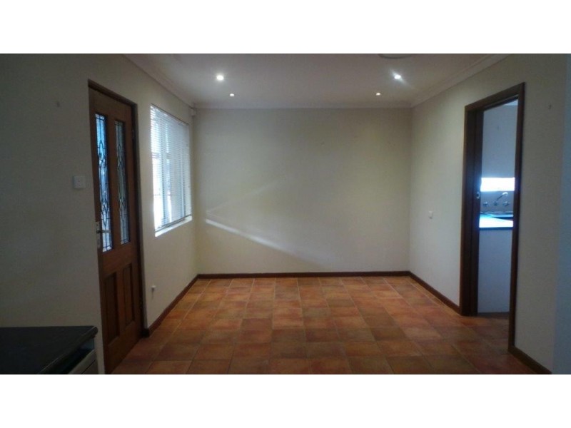 19 Lindley Rd, Halls Head WA 6210