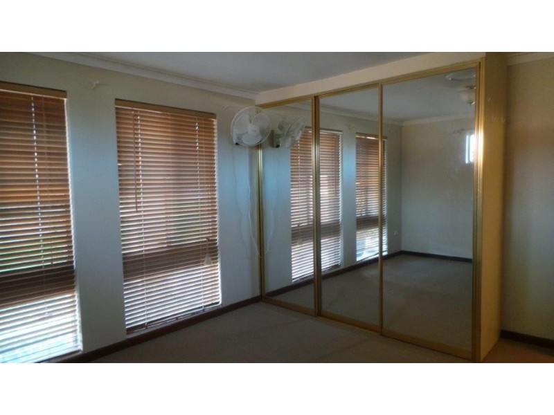 19 Lindley Rd, Halls Head WA 6210